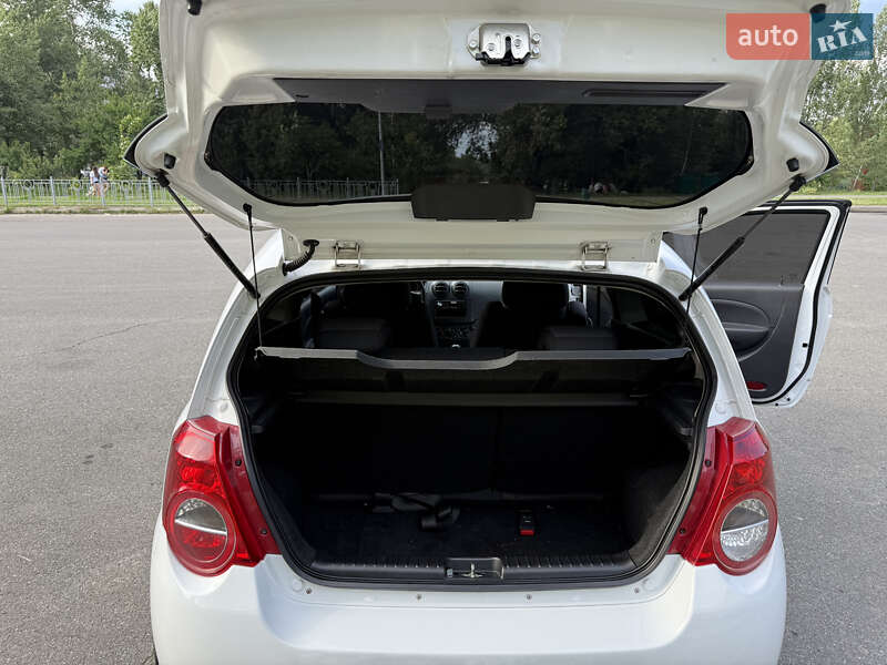 Хэтчбек Chevrolet Aveo 2011 в Киеве