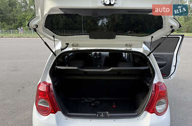 Хэтчбек Chevrolet Aveo 2011 в 