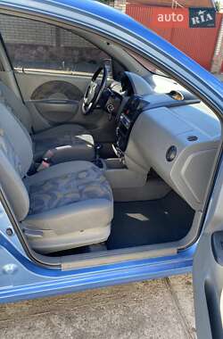 Хэтчбек Chevrolet Aveo 2005 в 