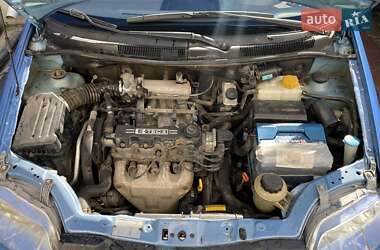 Хэтчбек Chevrolet Aveo 2005 в 