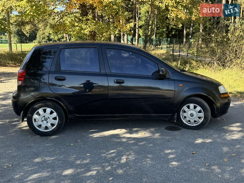Хэтчбек Chevrolet Aveo 2005 в Буче