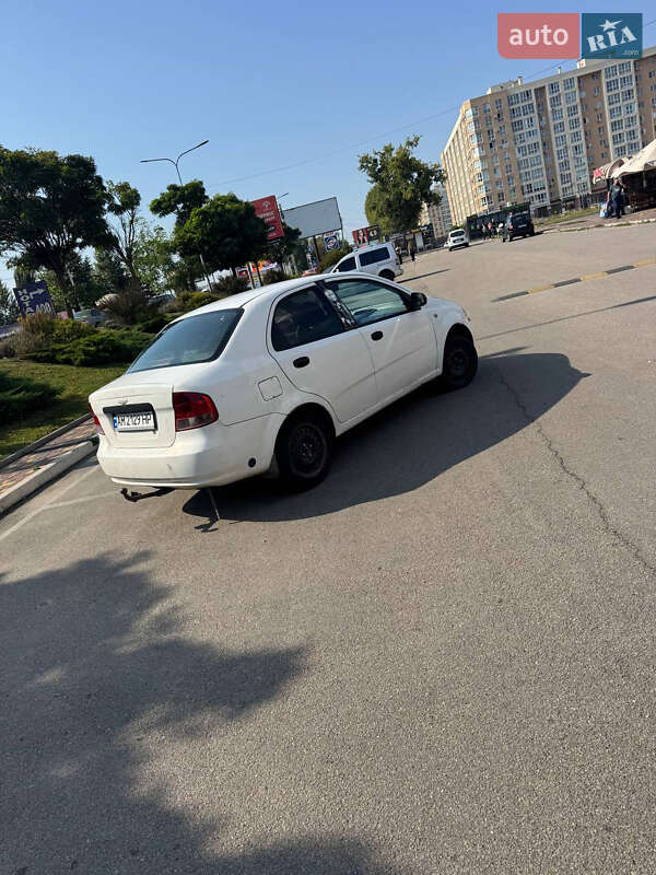 Седан Chevrolet Aveo 2005 в Киеве