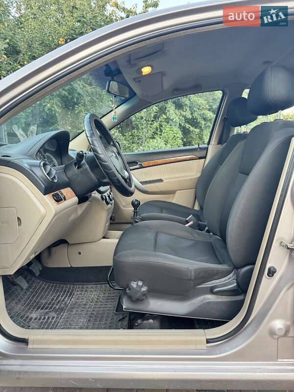 Седан Chevrolet Aveo 2008 в Волочиске
