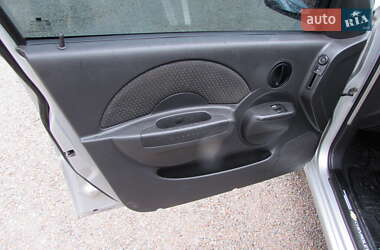 Хэтчбек Chevrolet Aveo 2006 в 