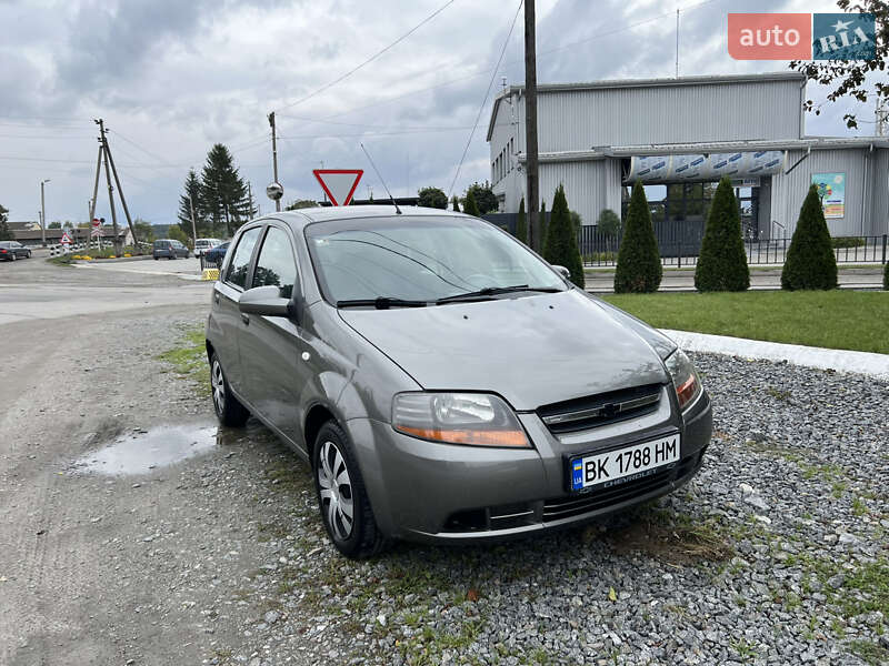 Хэтчбек Chevrolet Aveo 2006 в  фото Хэтчбек Chevrolet Aveo 2006 в