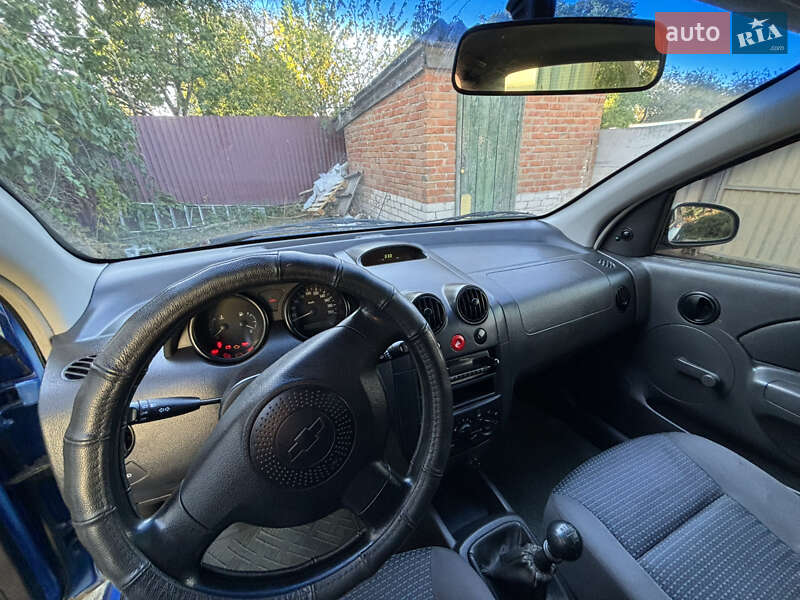Седан Chevrolet Aveo 2006 в Изюме