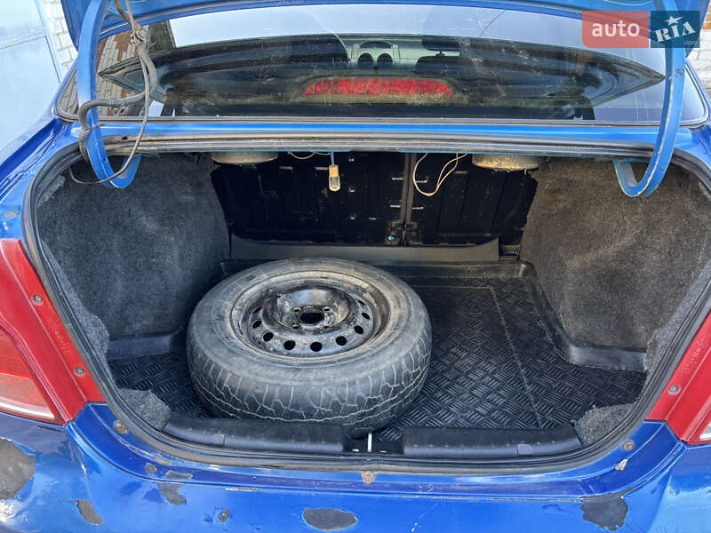 Седан Chevrolet Aveo 2006 в Изюме