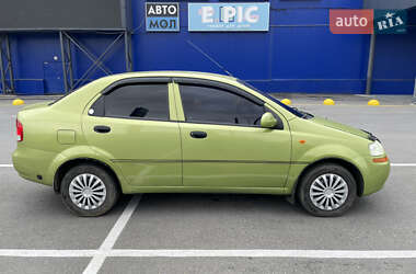 Седан Chevrolet Aveo 2004 в 