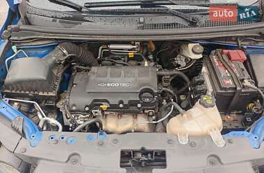 Хэтчбек Chevrolet Aveo 2012 в 