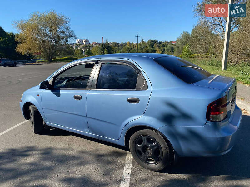 Седан Chevrolet Aveo 2005 в Ирпене