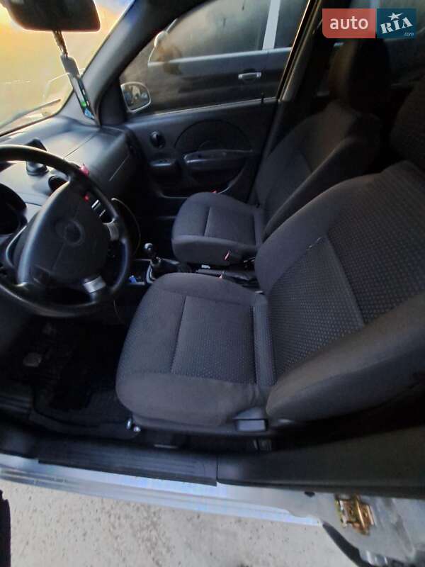 Хэтчбек Chevrolet Aveo 2005 в Новояворовске