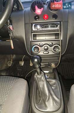 Хэтчбек Chevrolet Aveo 2005 в Новояворовске