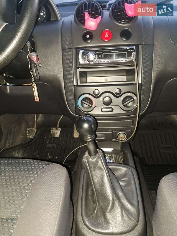 Хэтчбек Chevrolet Aveo 2005 в Новояворовске