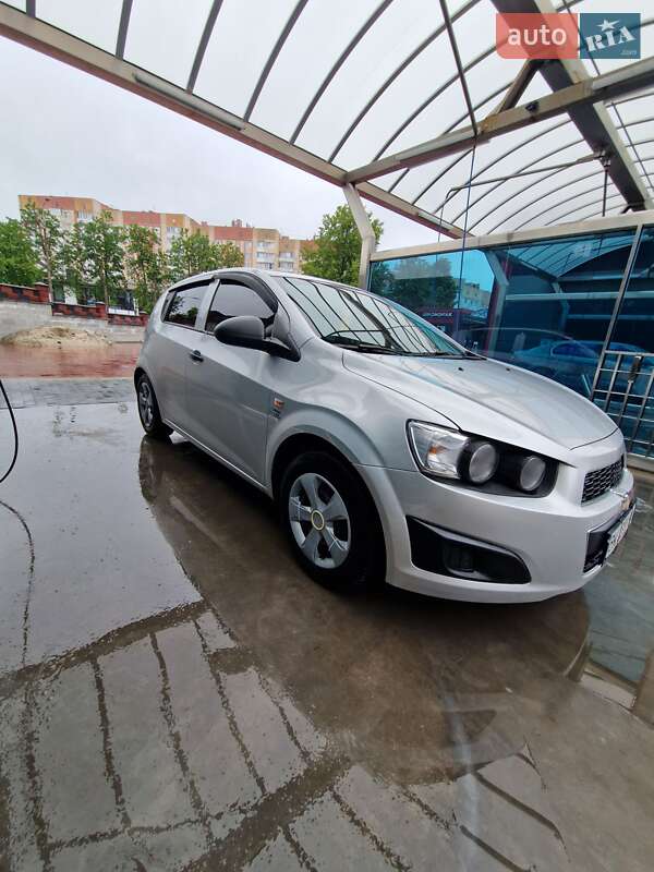 Хэтчбек Chevrolet Aveo 2012 в Ровно