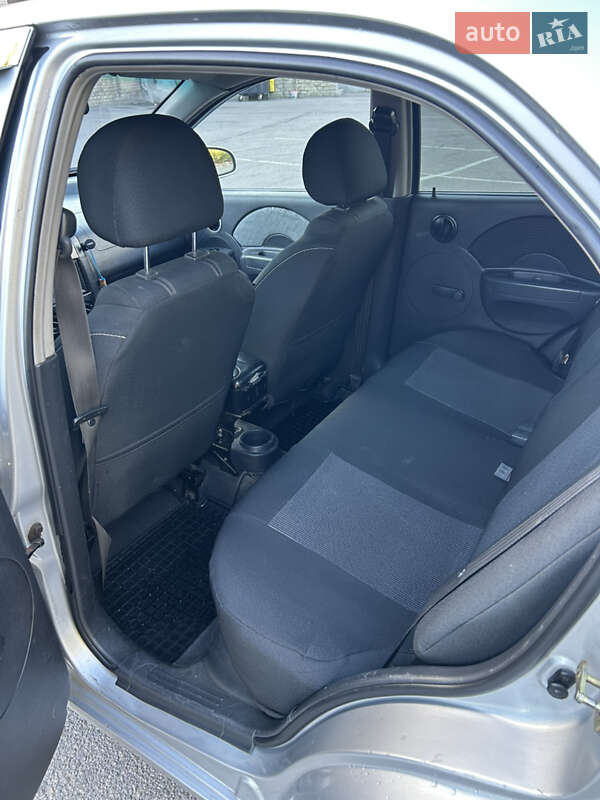 Седан Chevrolet Aveo 2005 в Днепре