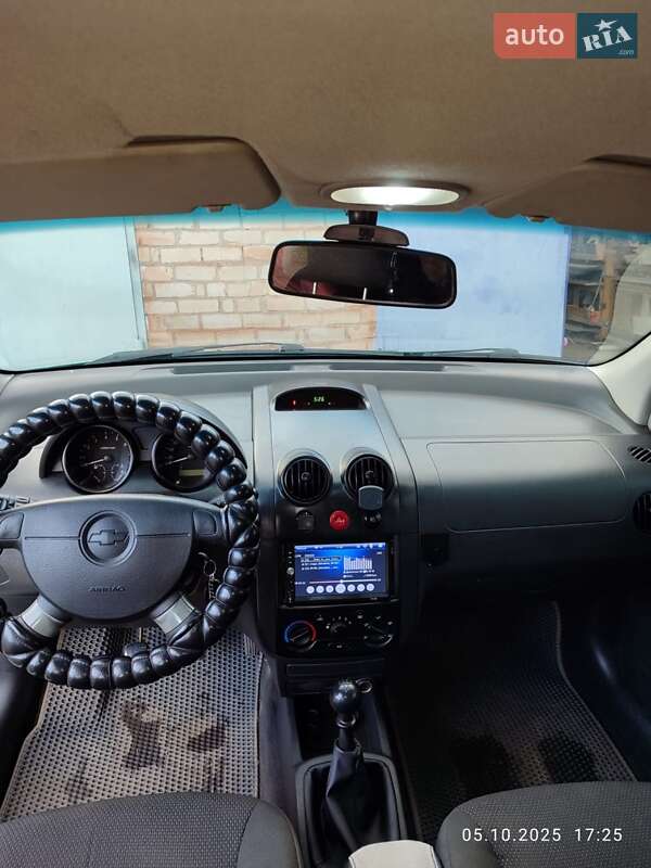 Седан Chevrolet Aveo 2006 в Кривому Розі