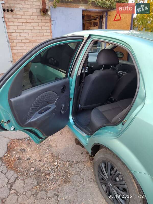 Седан Chevrolet Aveo 2006 в Кривому Розі
