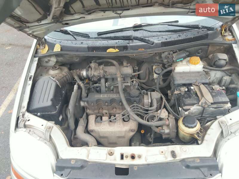 Седан Chevrolet Aveo 2004 в Чернигове
