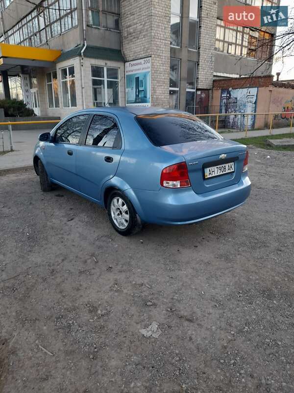 Седан Chevrolet Aveo 2005 в Черновцах