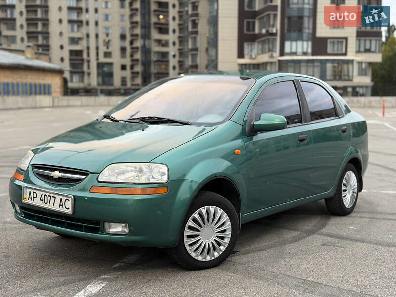 Седан Chevrolet Aveo 2004 в Киеве