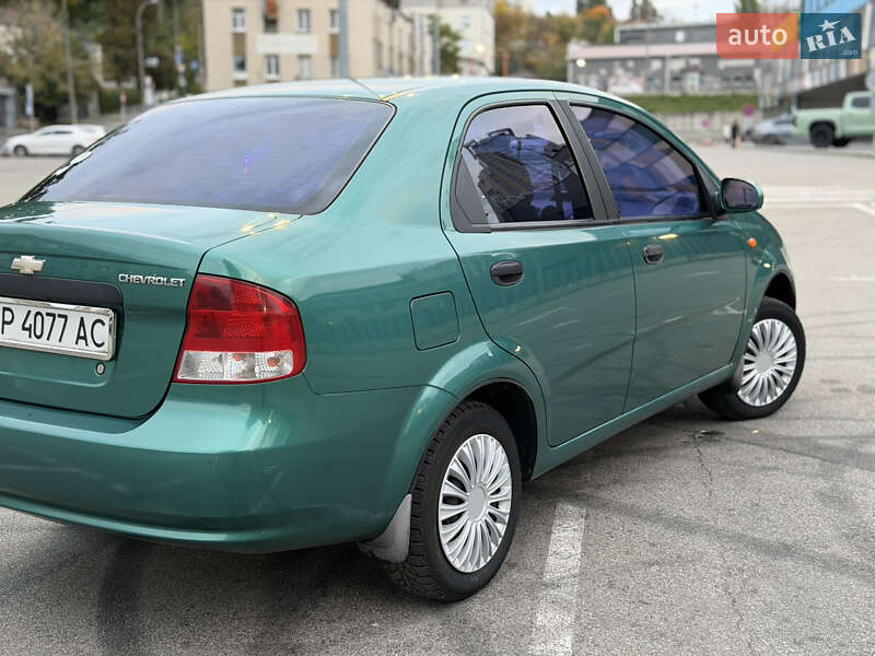 Седан Chevrolet Aveo 2004 в Киеве