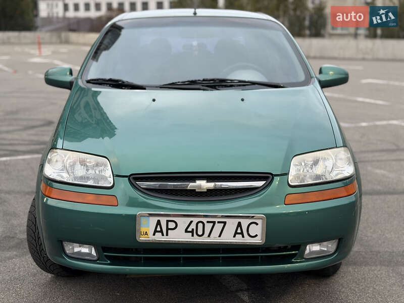 Седан Chevrolet Aveo 2004 в Киеве