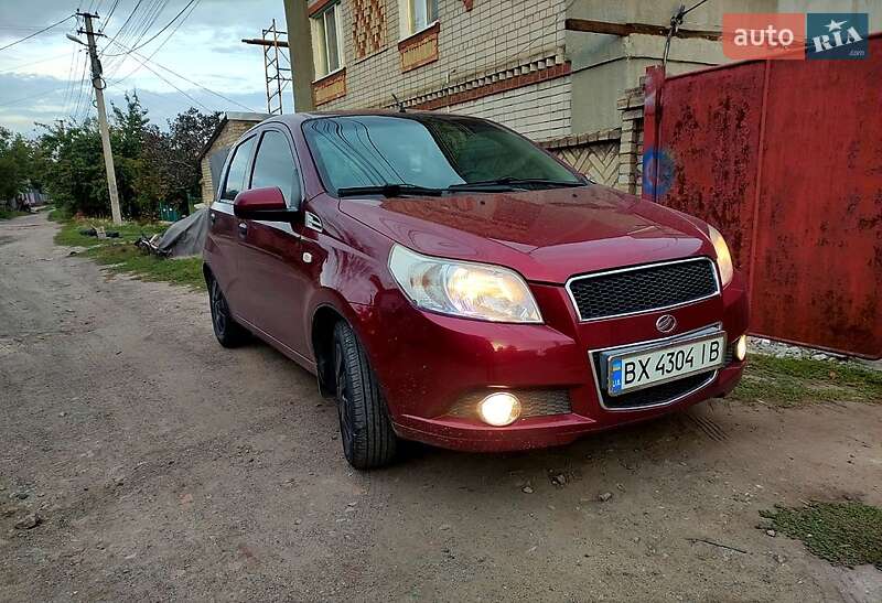 Хетчбек Chevrolet Aveo 2012 в Дніпрі