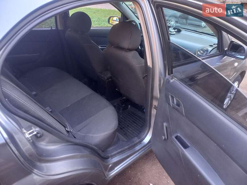 Седан Chevrolet Aveo 2008 в Києві