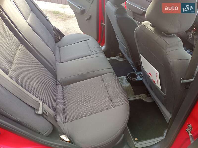 Седан Chevrolet Aveo 2006 в Ромнах
