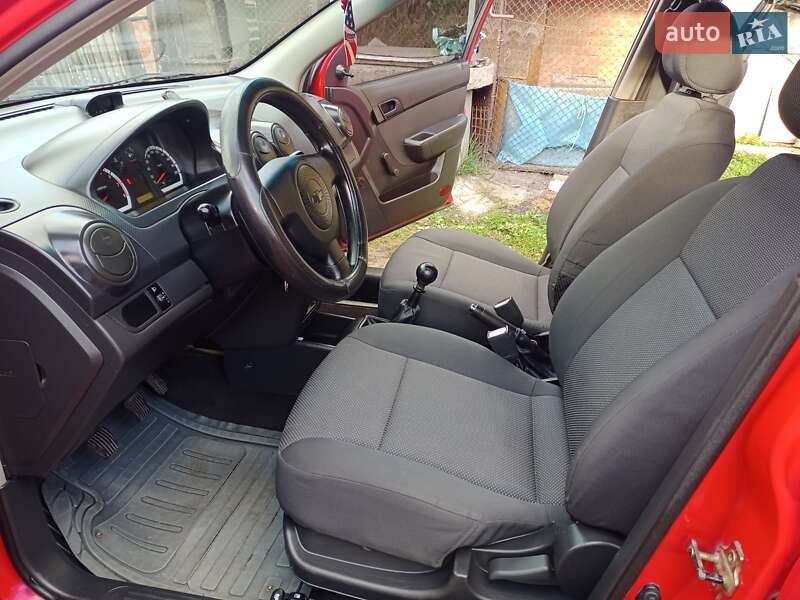 Седан Chevrolet Aveo 2006 в Ромнах