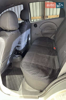 Седан Chevrolet Aveo 2004 в  фото 7 Седан Chevrolet Aveo 2004 в