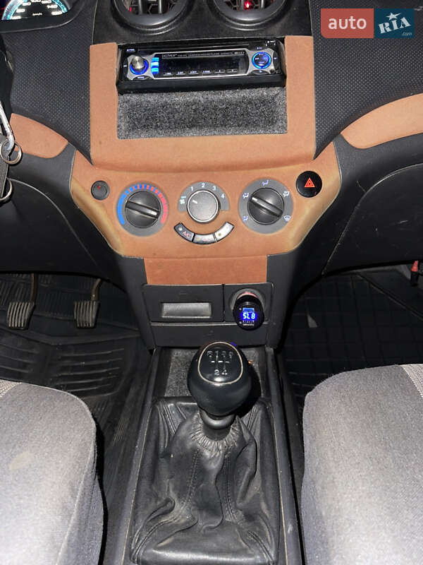 Седан Chevrolet Aveo 2006 в Звягелі