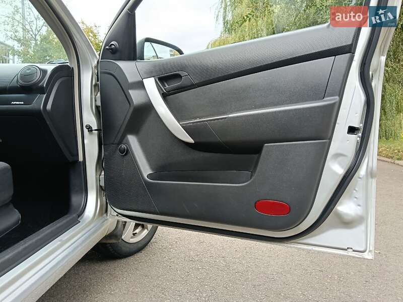 Седан Chevrolet Aveo 2009 в Кривом Роге