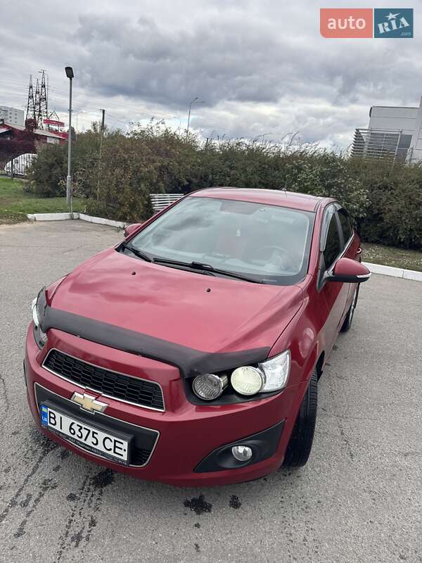 Седан Chevrolet Aveo 2014 в Полтаве