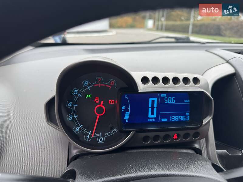 Седан Chevrolet Aveo 2014 в Полтаве