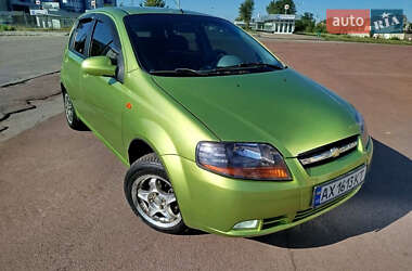 Хэтчбек Chevrolet Aveo 2004 в  фото 2 Хэтчбек Chevrolet Aveo 2004 в