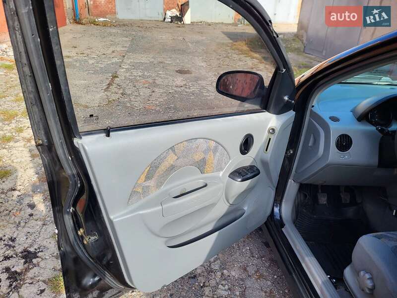 Хэтчбек Chevrolet Aveo 2005 в Хмельницком