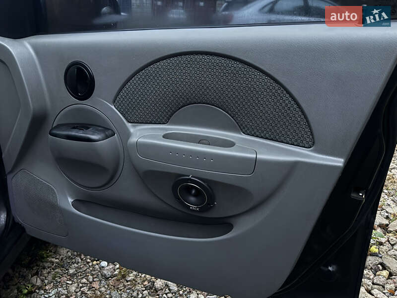 Седан Chevrolet Aveo 2005 в Киеве фото 53 Седан Chevrolet Aveo 2005 в Киеве
