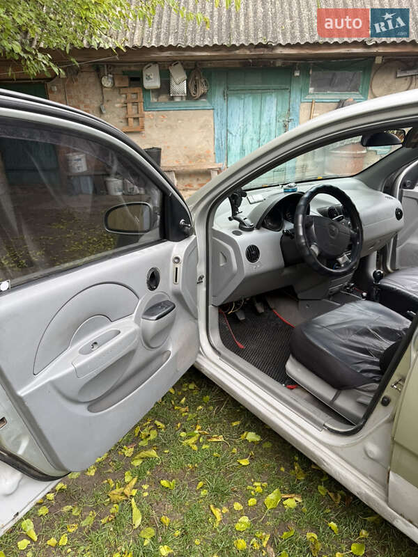 Седан Chevrolet Aveo 2004 в Кагарлику