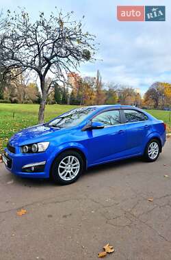 Седан Chevrolet Aveo 2014 в Києві
