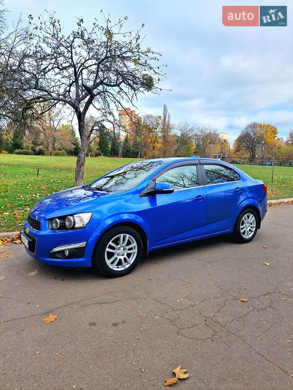 Седан Chevrolet Aveo 2014 в Києві