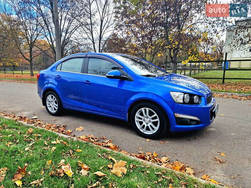 Седан Chevrolet Aveo 2014 в Києві