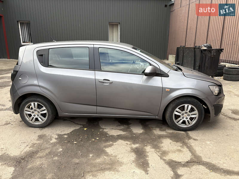 Хэтчбек Chevrolet Aveo 2012 в Ровно