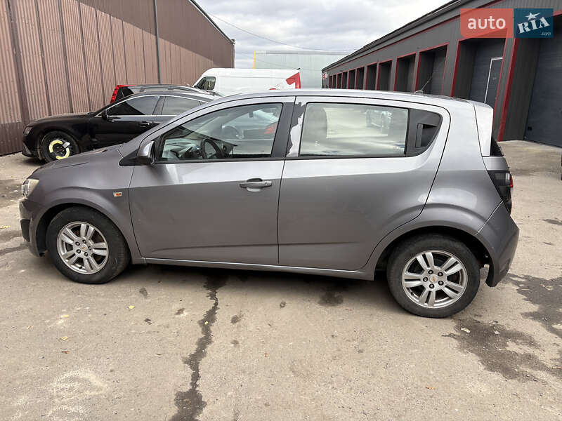 Хэтчбек Chevrolet Aveo 2012 в Ровно