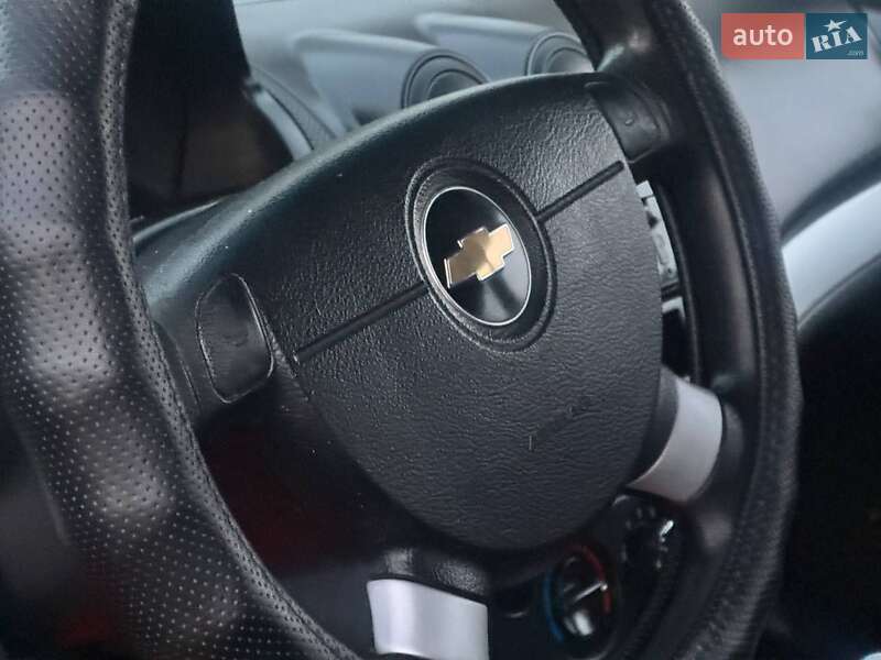 Седан Chevrolet Aveo 2011 в Охтирці
