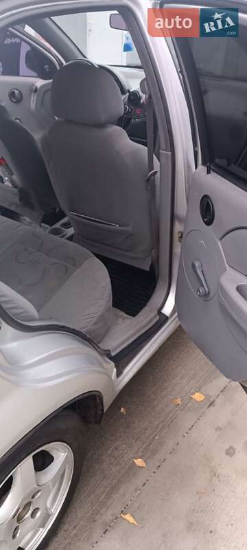 Седан Chevrolet Aveo 2004 в Бердичеве