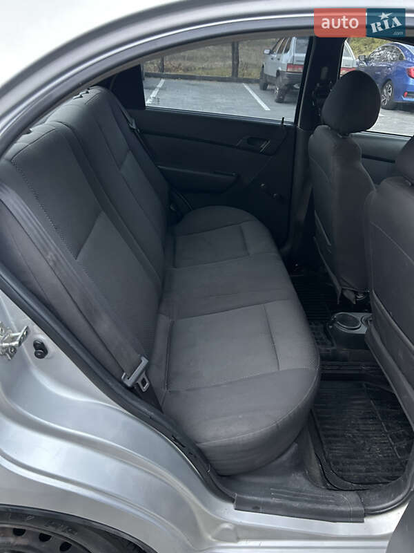 Седан Chevrolet Aveo 2007 в Днепре