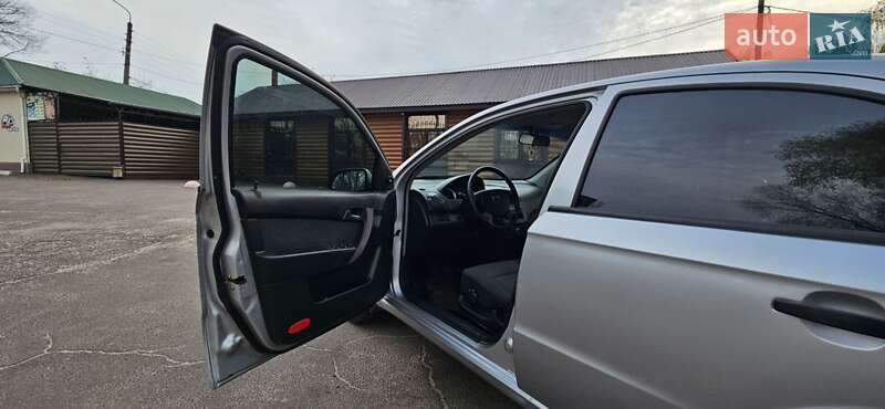 Седан Chevrolet Aveo 2006 в Прилуках