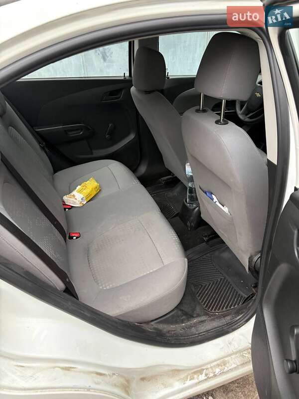 Седан Chevrolet Aveo 2014 в Киеве фото 6 Седан Chevrolet Aveo 2014 в Киеве