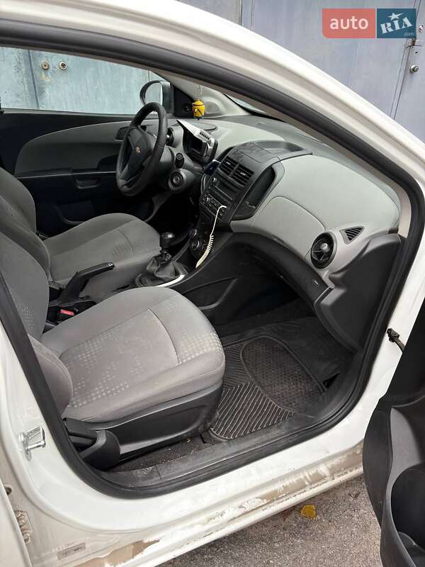 Седан Chevrolet Aveo 2014 в Киеве фото 9 Седан Chevrolet Aveo 2014 в Киеве